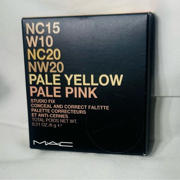NEW MAC Studio Fix Conceal & Correct Palette Shade: Light   Professional Makeup - Picture 2 of 3